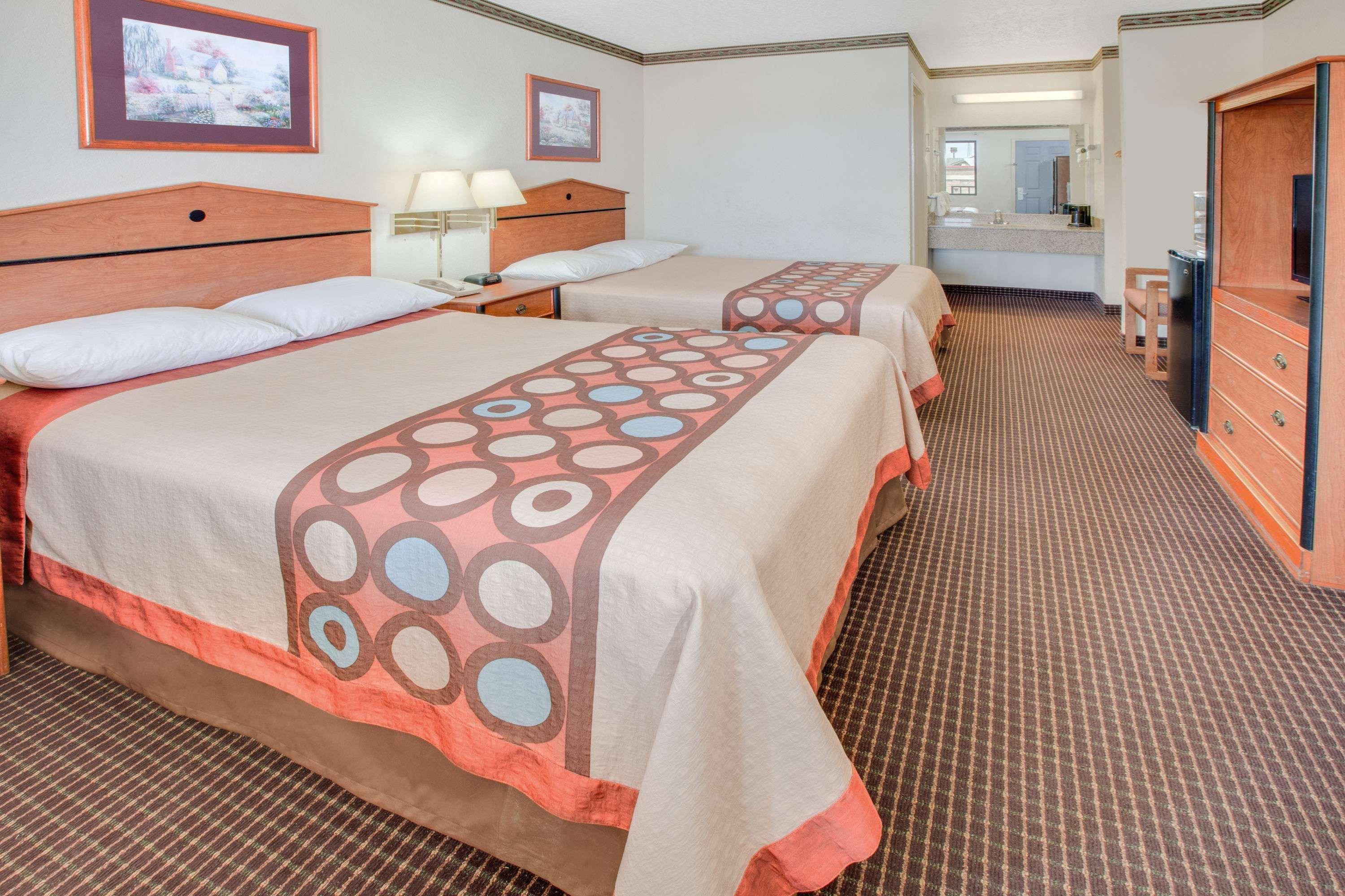 Super 8 By Wyndham Arkadelphia Caddo Valley Area Ngoại thất bức ảnh