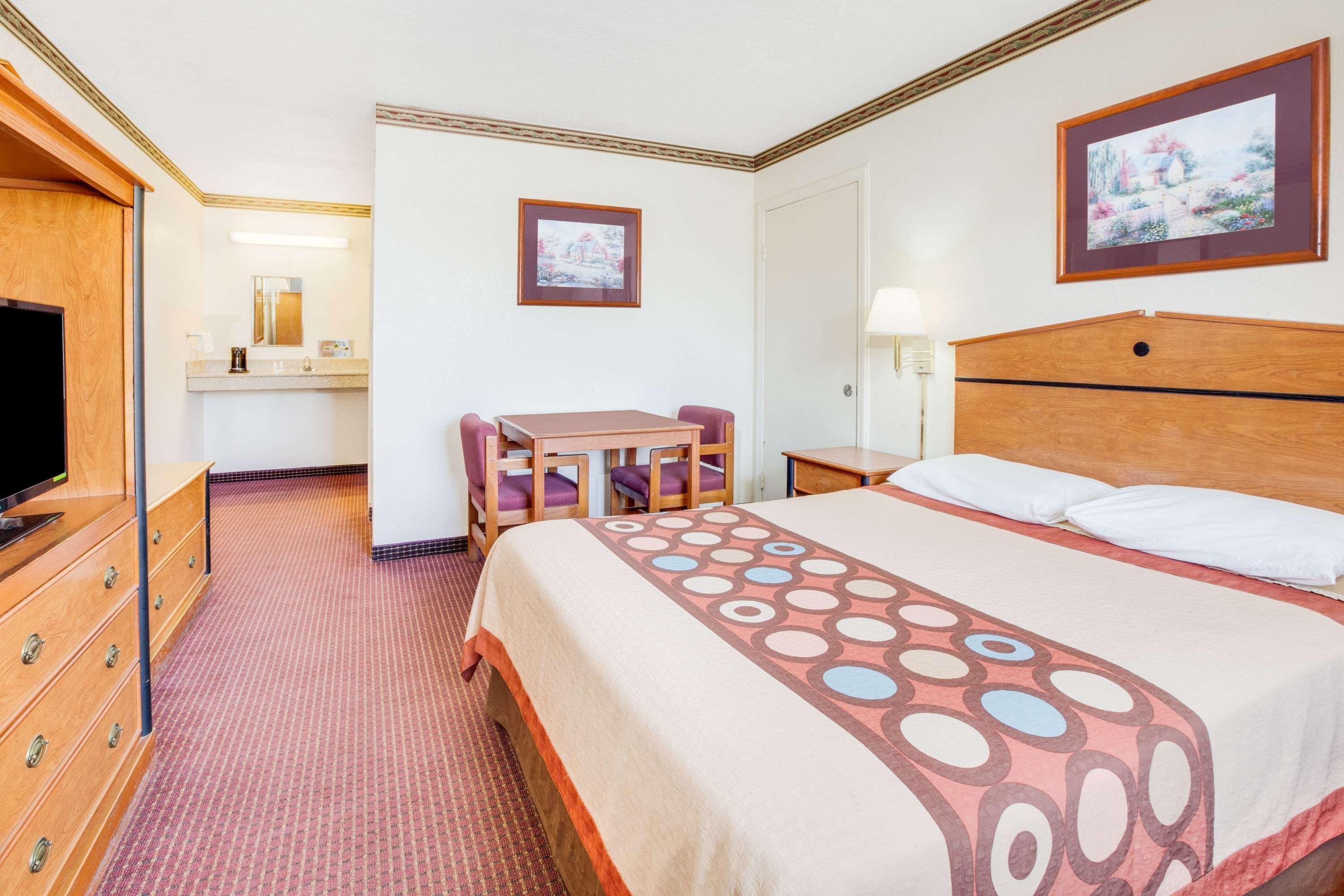 Super 8 By Wyndham Arkadelphia Caddo Valley Area Ngoại thất bức ảnh